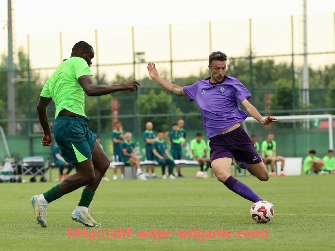 问鼎娱乐官方网站-英超球队球员证件照照片资料及官方形象图库